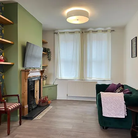 Hartoft House, 3 Bed, Near River And Holiday home *